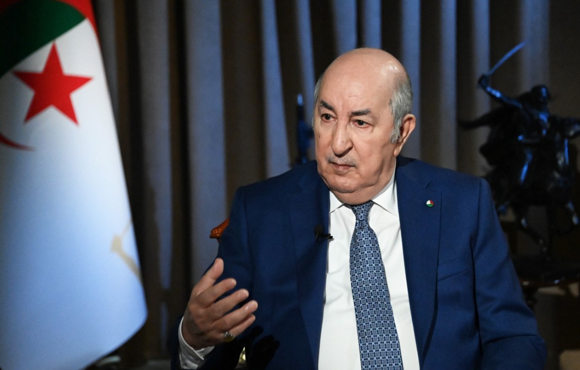 رئيس الجمهورية يجدد تقديره للمعلمين والمربين الذين يحملون أمانة تنشئة الشباب على الروح الوطنية - الجزائر
