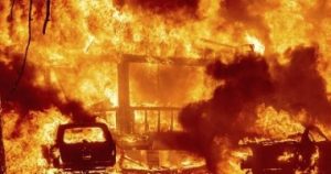 تفحم سيارة وزورق للنزهة  في حريق ” فيلا” بالعوانة بجيجل - الجزائر