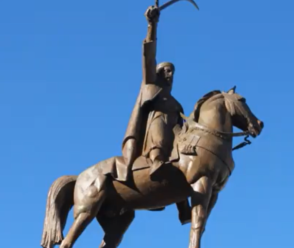 تمثال ضخم للأمير عبد القادر بأعالي وهران (فيديو) - الجزائر
