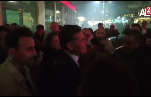 مترشح الرئاسيات التركية سنان أوغان يستقبل من طرف أنصاره لحظة خروجه من مقر قناة "Haber Turk"