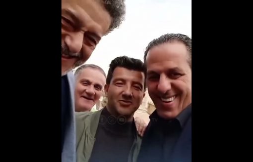 عندما يلتقي عمالقة التمثيل #الجزائري الذين صنعو البسمة و الضحكة في وجوه الجزائريين  ..