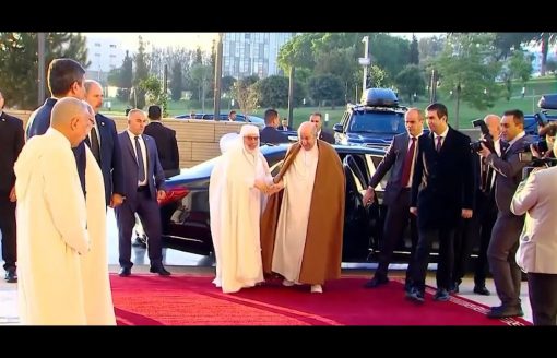 رئيس الجمهورية يؤدي صلاة عيد الفطر بجامع الجزائر