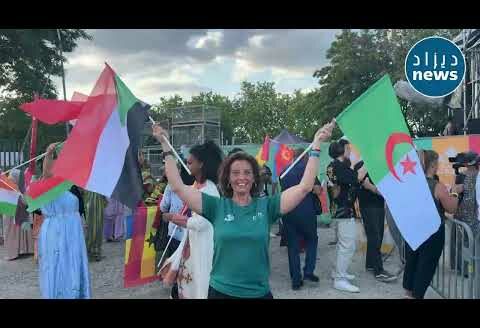 العلم الجزائري مع العلم الفلـسطيني يرفرفان عاليا خلال افتتاح Africa Station بباريس-الألعاب الأولمبية