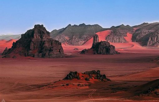 تادرارت الساحرة الحمراء …كوكب آخر في قلب الصحراء الجزائرية