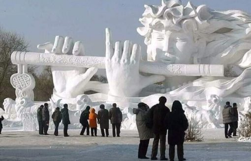 أروع 15 صورة لمنحوتات الجليد الضخمة في اليابان